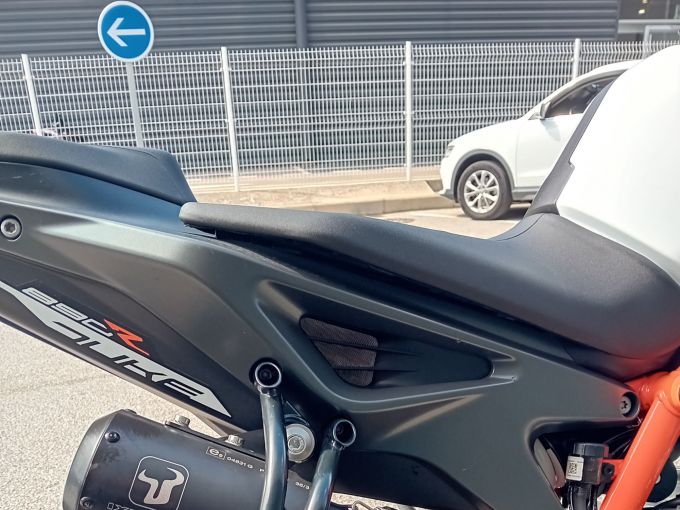 KTM 890 DUKE R 4
