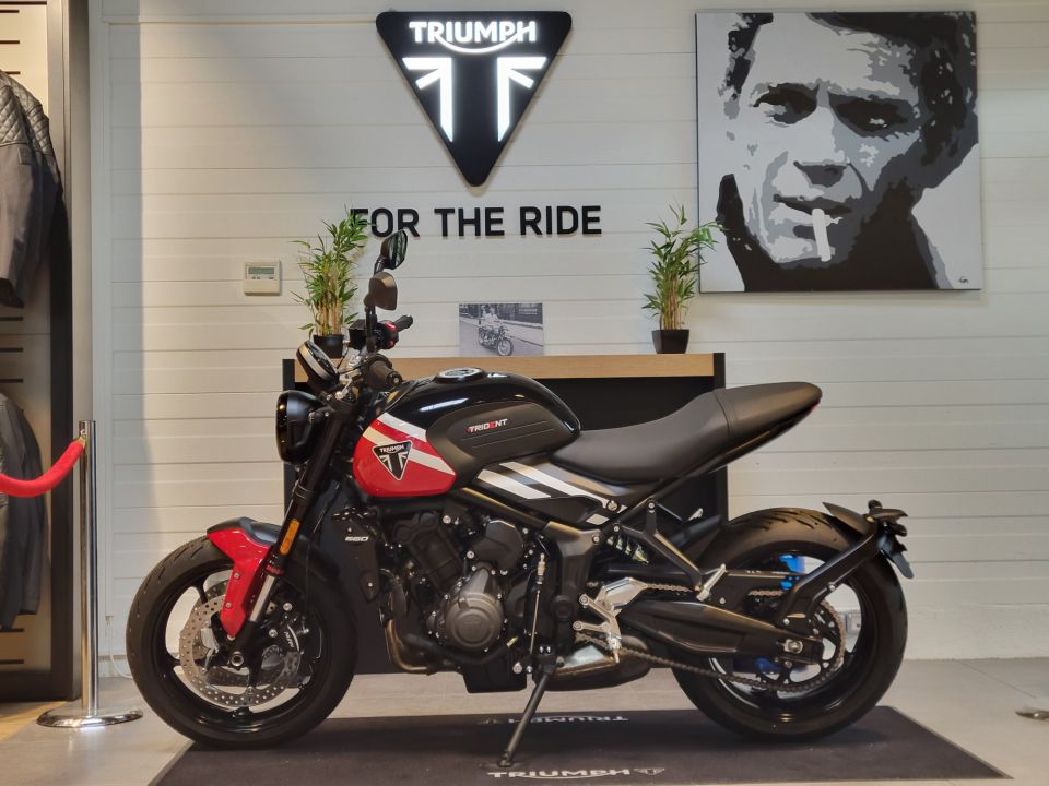 TRIUMPH TRIDENT 660 4