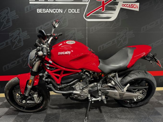 DUCATI MONSTER 821 4