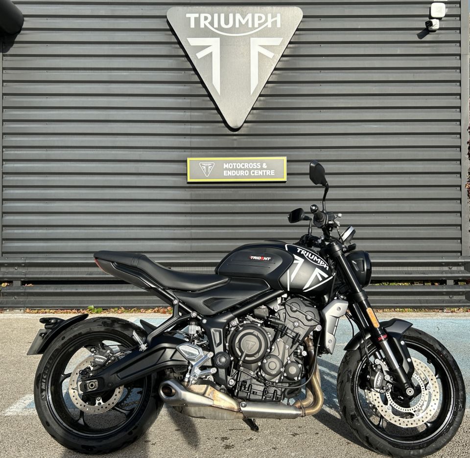 TRIUMPH TRIDENT 660 4