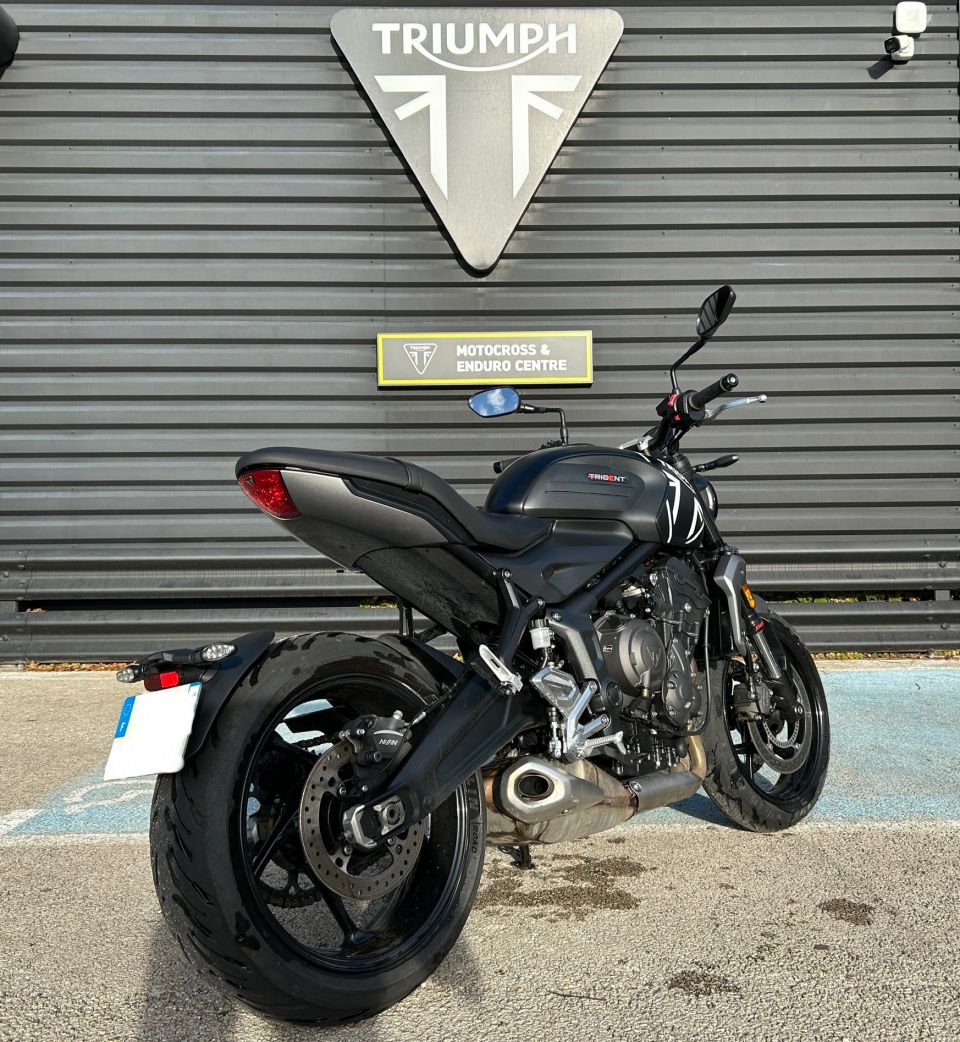 TRIUMPH TRIDENT 660 4