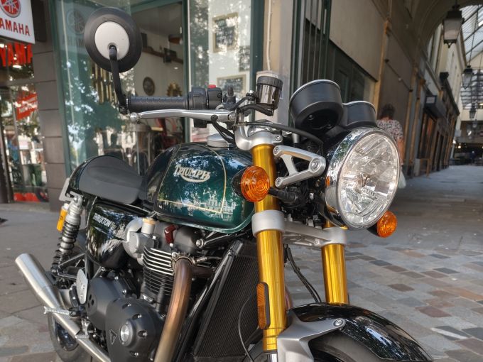 TRIUMPH THRUXTON 1200 4