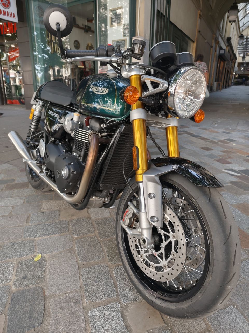 TRIUMPH THRUXTON 1200 4