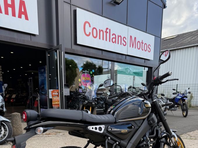 YAMAHA XSR 125 Legacy 4