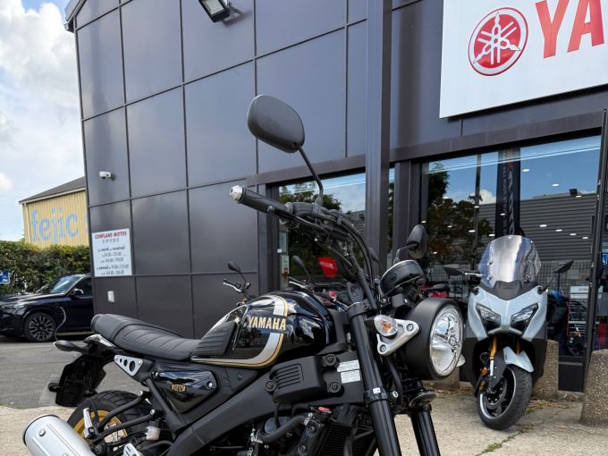 YAMAHA XSR 125 Legacy 4