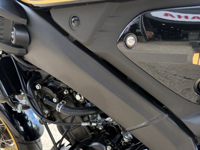 YAMAHA XSR 125 Legacy 4