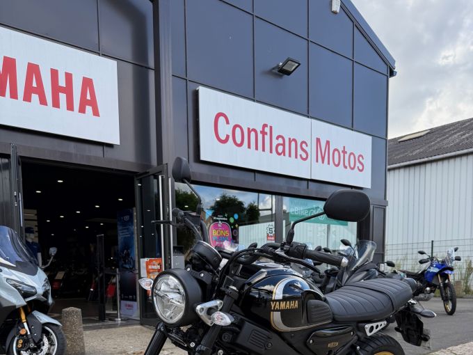 YAMAHA XSR 125 Legacy 4