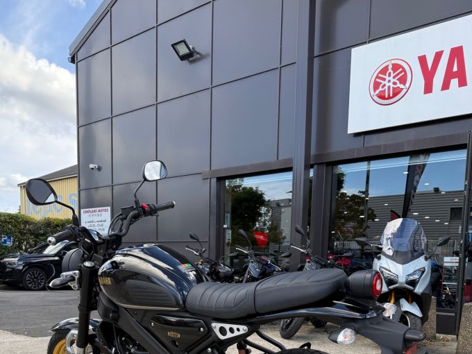 YAMAHA XSR 125 Legacy 4