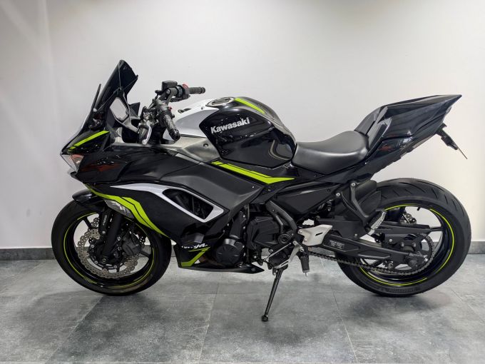 KAWASAKI NINJA 650 4