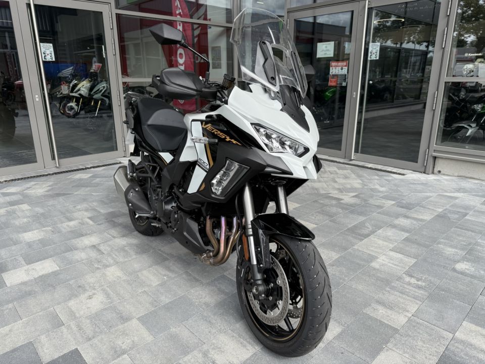 KAWASAKI VERSYS 1100 SE 4
