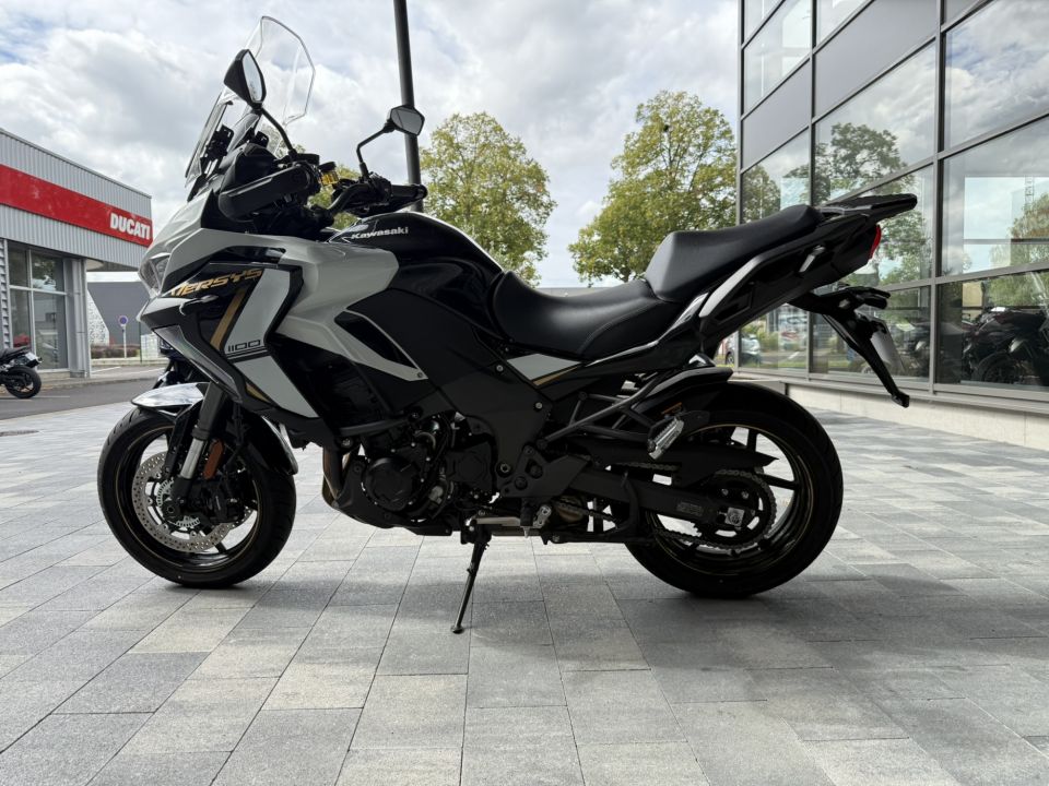 KAWASAKI VERSYS 1100 SE 4