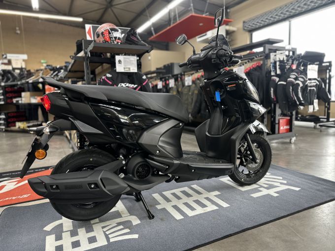 YAMAHA RayZR 125 4