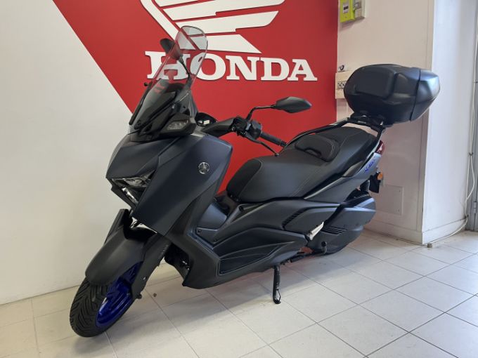 YAMAHA XMAX 300 4