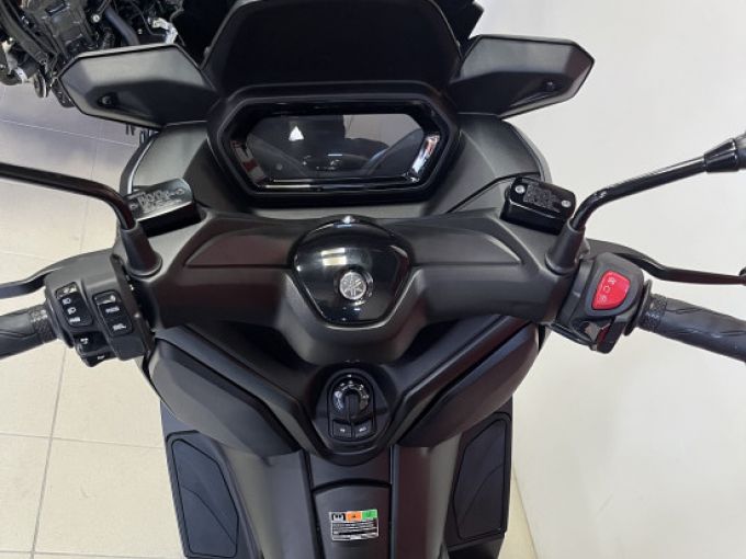 YAMAHA XMAX 300 4