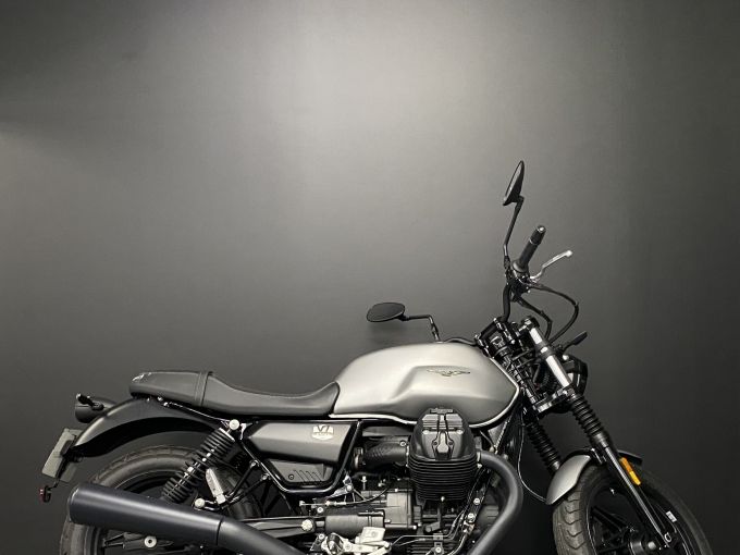 MOTO GUZZI V7 STONE 4