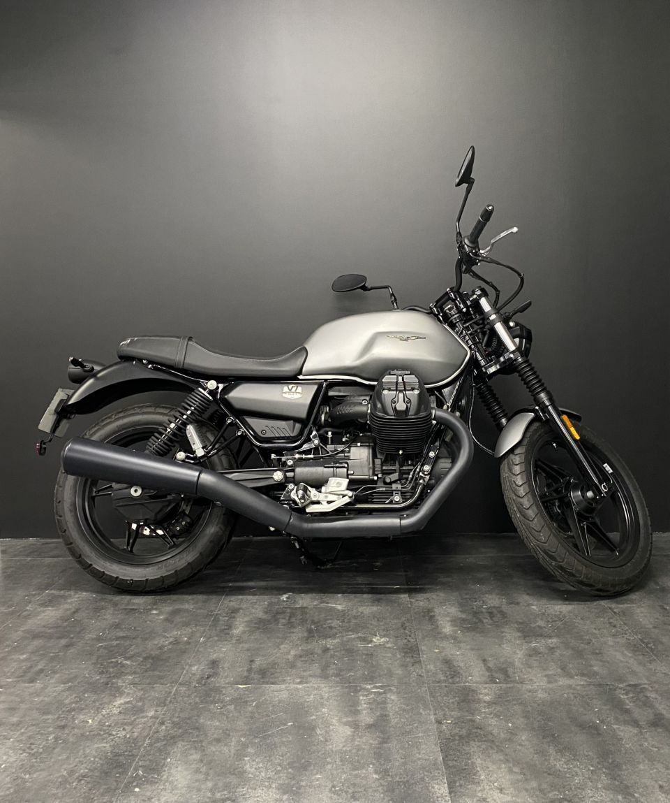 MOTO GUZZI V7 STONE 4