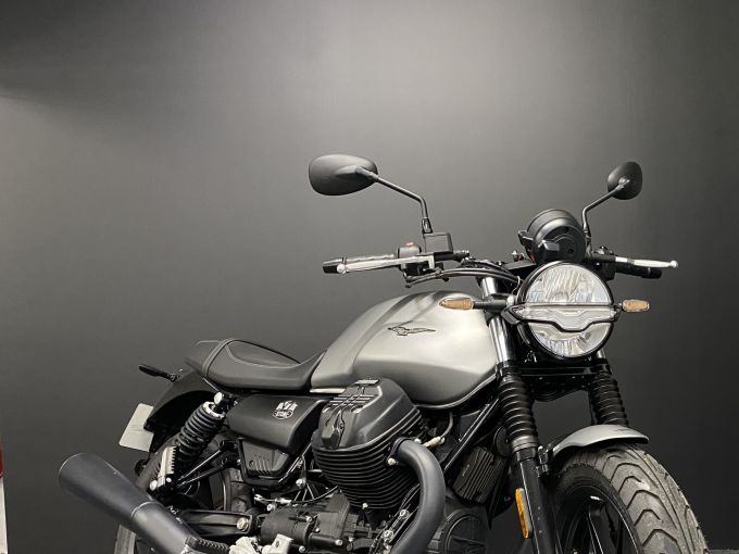 MOTO GUZZI V7 STONE 4