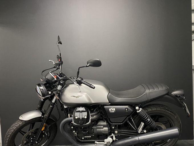 MOTO GUZZI V7 STONE 4