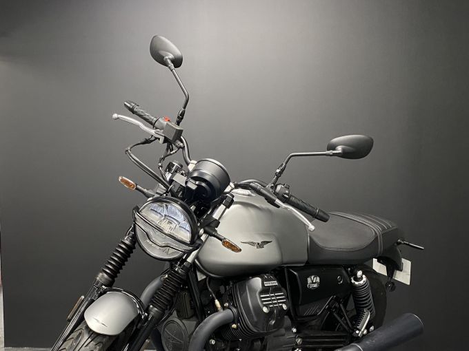 MOTO GUZZI V7 STONE 4
