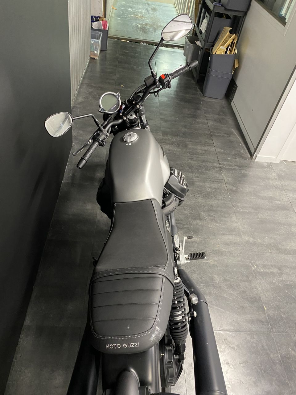 MOTO GUZZI V7 STONE 4