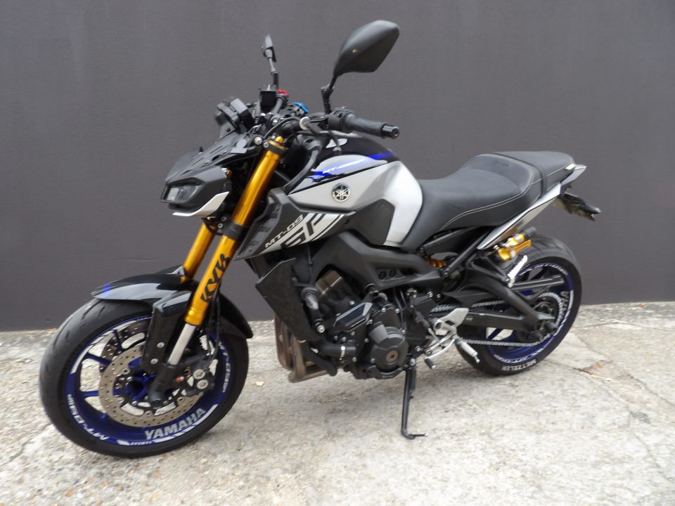 YAMAHA MT-09 SP 4