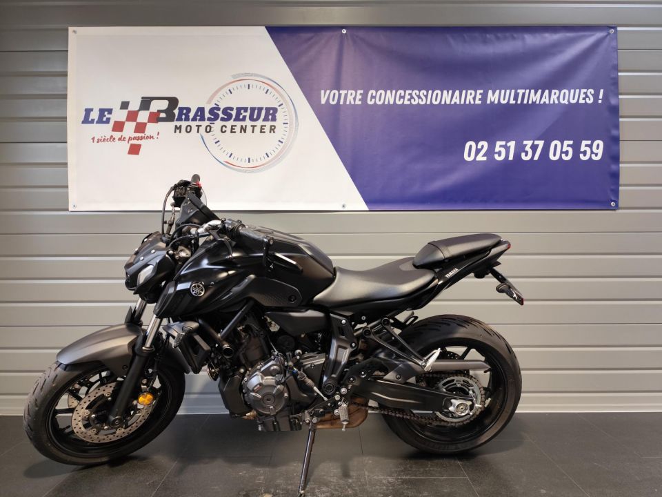 YAMAHA MT-07 4