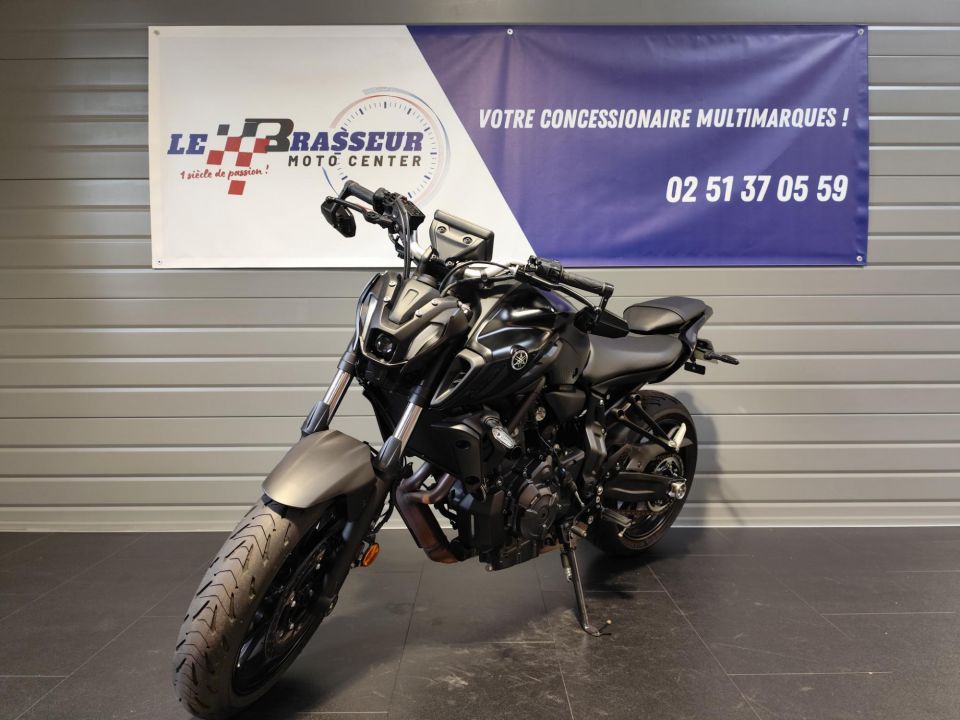 YAMAHA MT-07 4