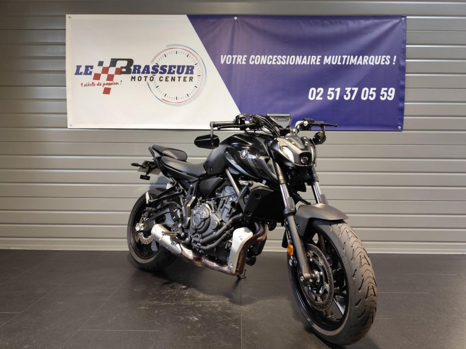 YAMAHA MT-07 4