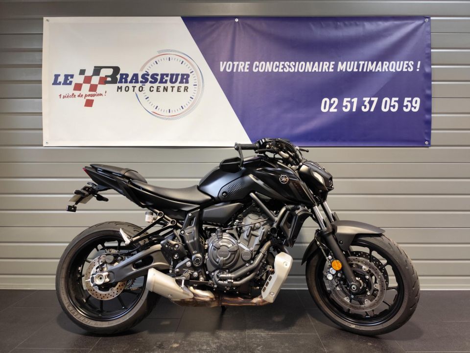 YAMAHA MT-07 4