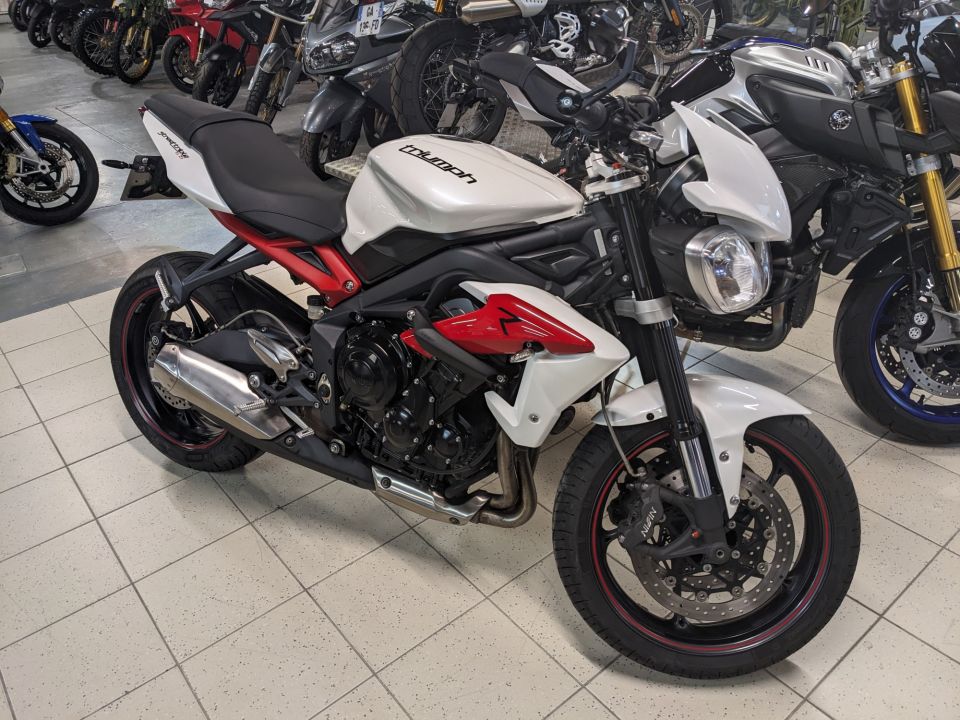 TRIUMPH STREET TRIPLE 675 R 4