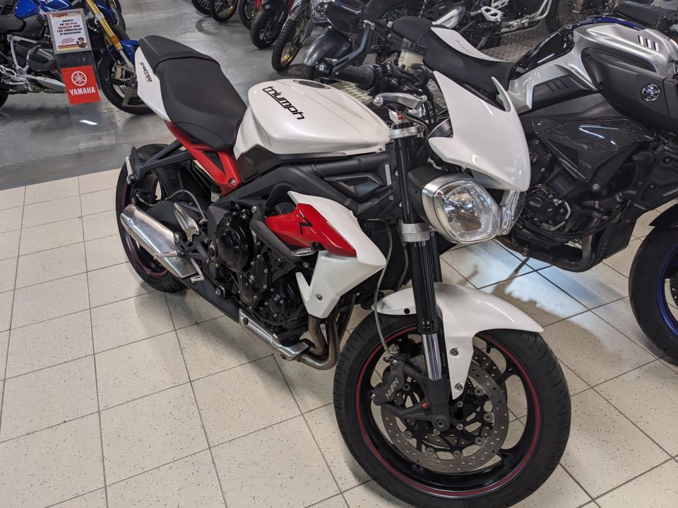 TRIUMPH STREET TRIPLE 675 R 4