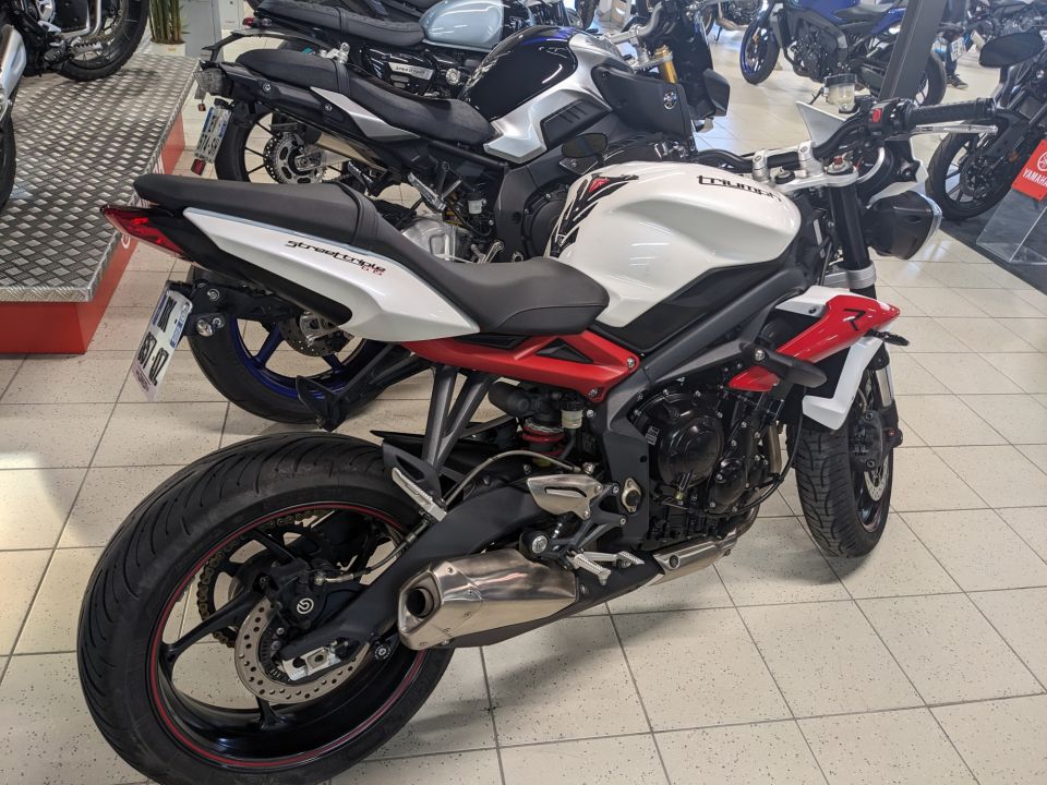 TRIUMPH STREET TRIPLE 675 R 4