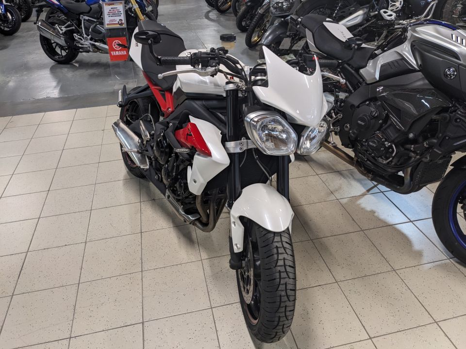 TRIUMPH STREET TRIPLE 675 R 4