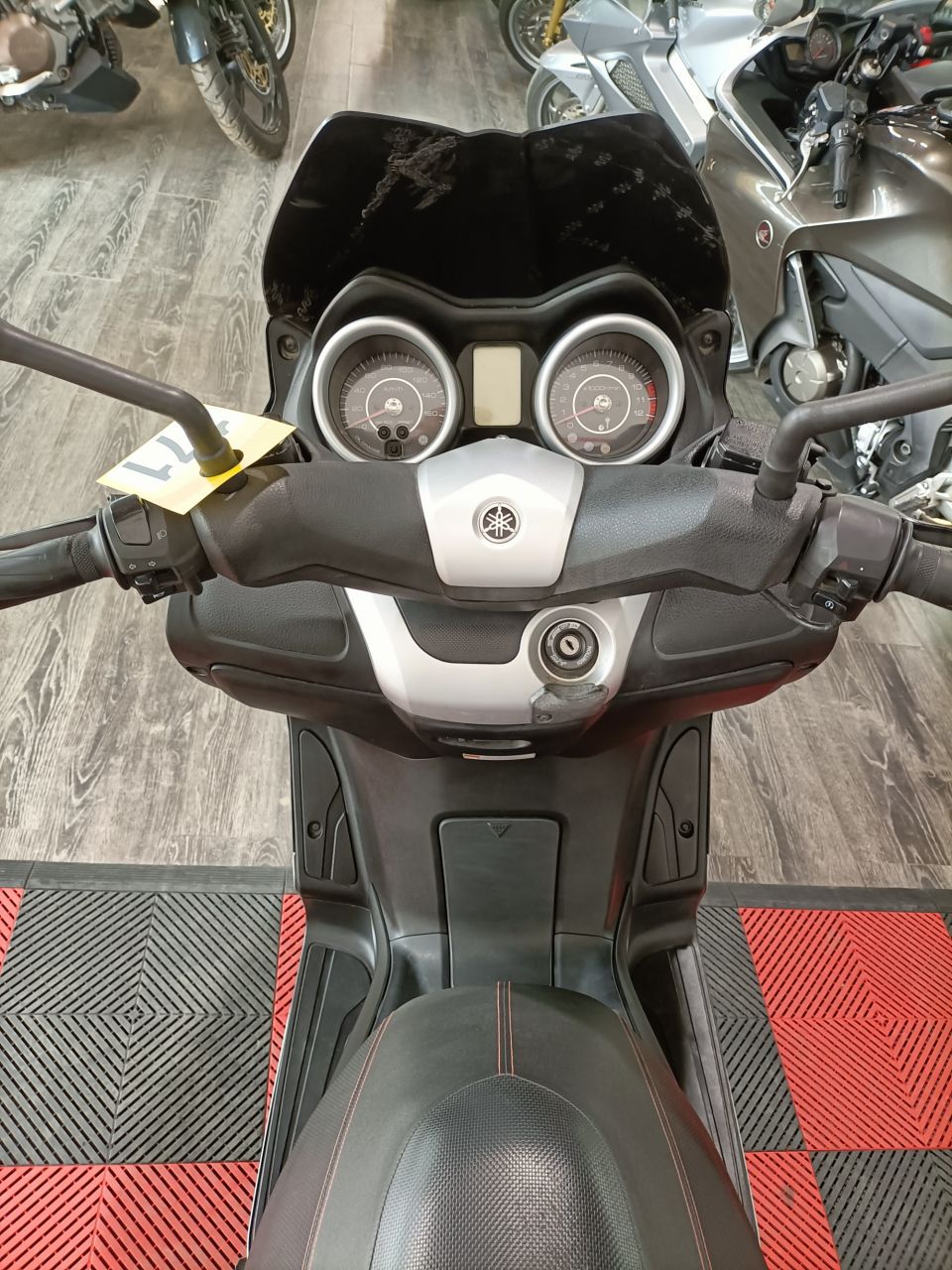 YAMAHA X-MAX 125 4