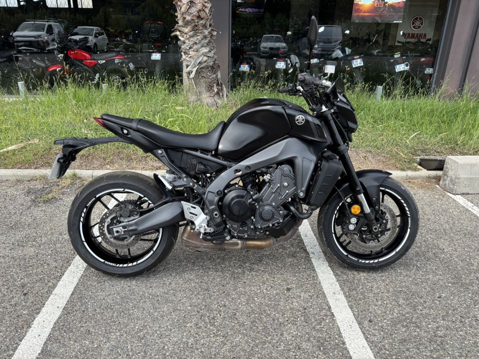 YAMAHA MT-09 4