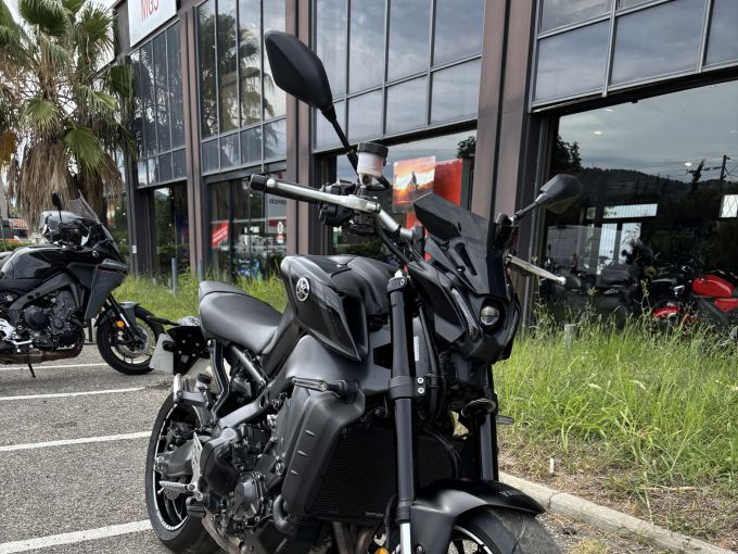 YAMAHA MT-09 4