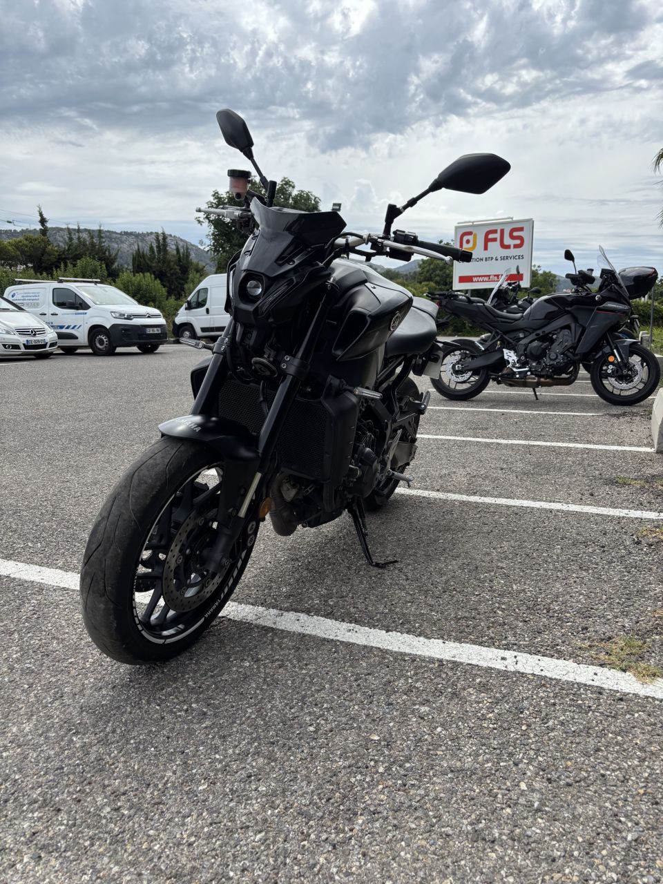 YAMAHA MT-09 4