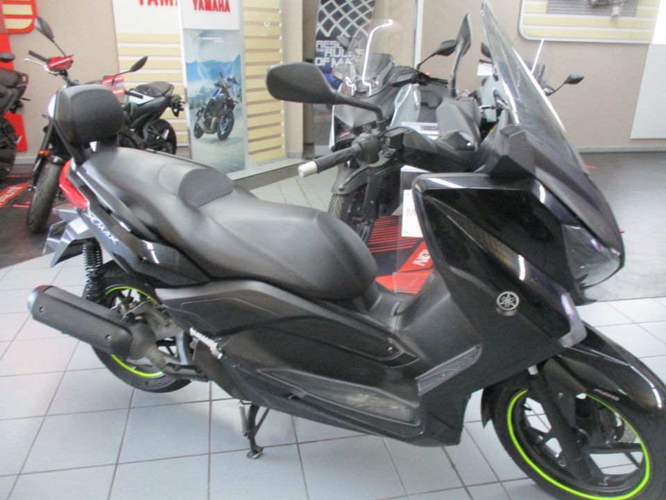 YAMAHA XMAX 125 4