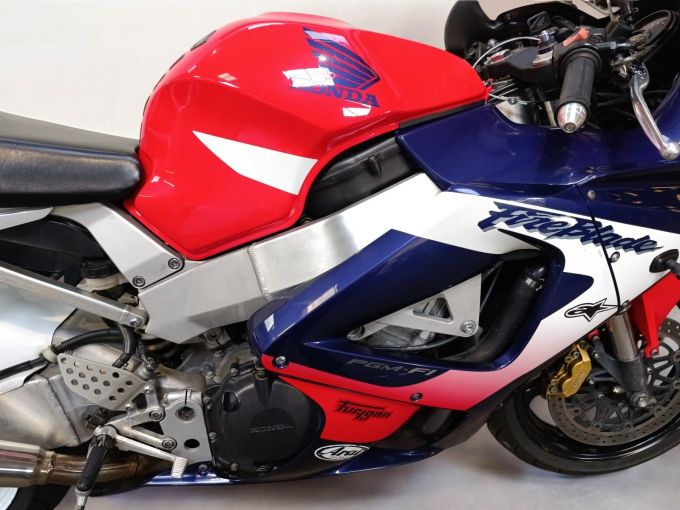 HONDA CBR 900 RR 4