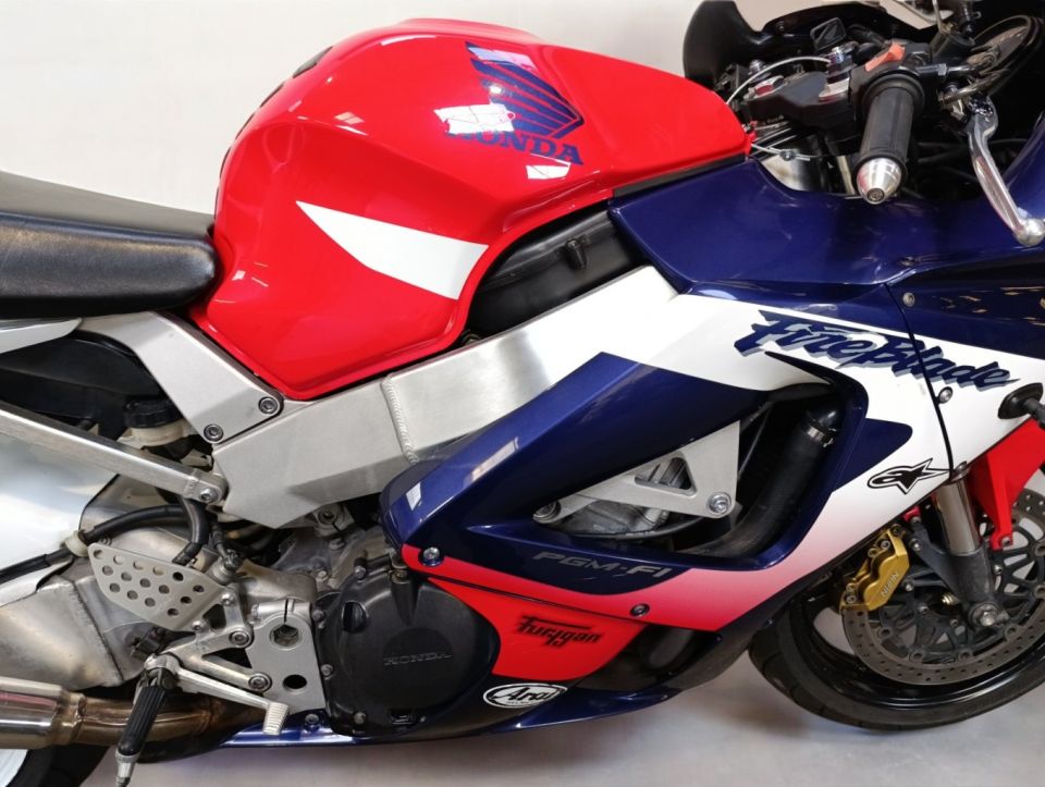 HONDA CBR 900 RR 4