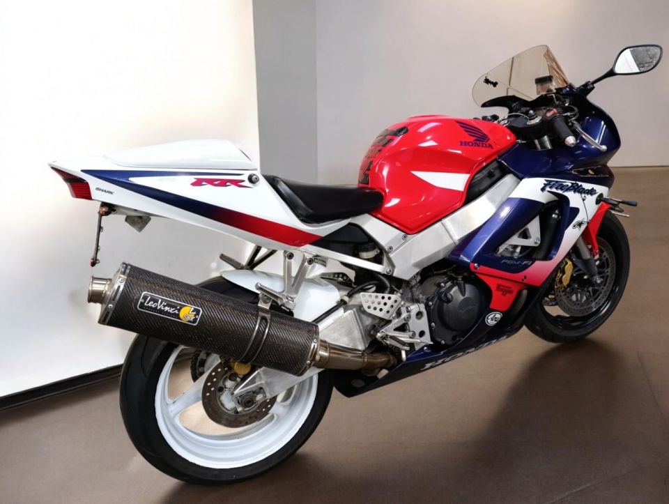 HONDA CBR 900 RR 4