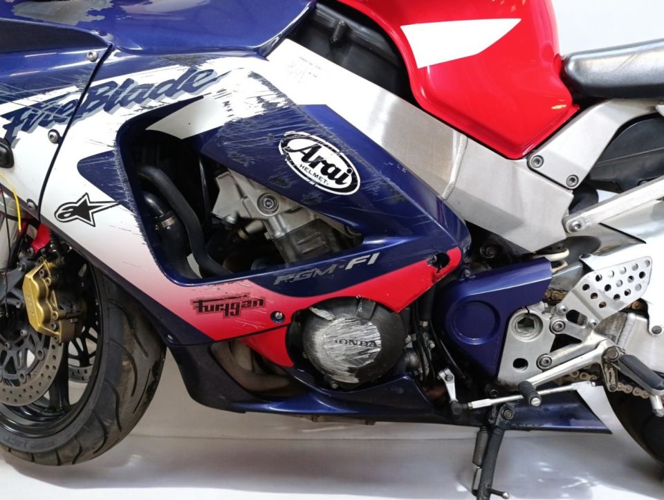 HONDA CBR 900 RR 4