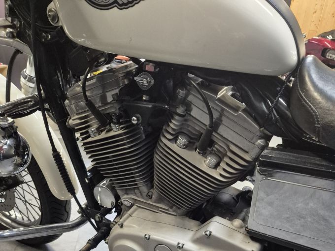 HARLEY-DAVIDSON SPORTSTER CUSTOM 883 4