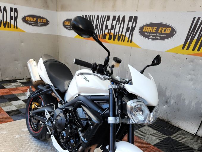 TRIUMPH STREET TRIPLE 675 4