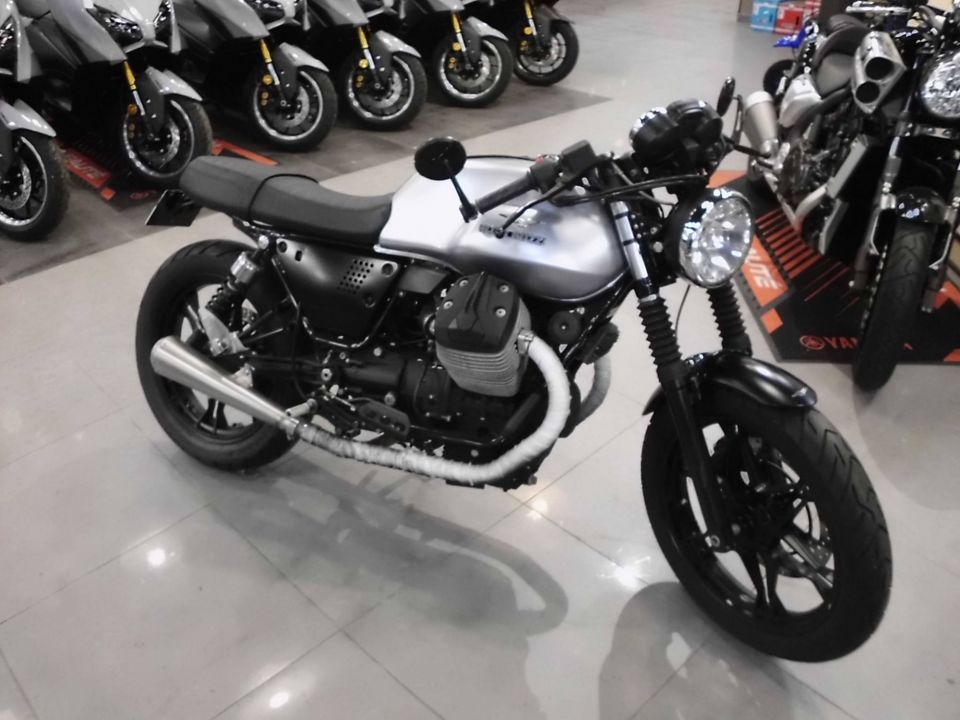 MOTO GUZZI V7 CAFE CLASSIC 4