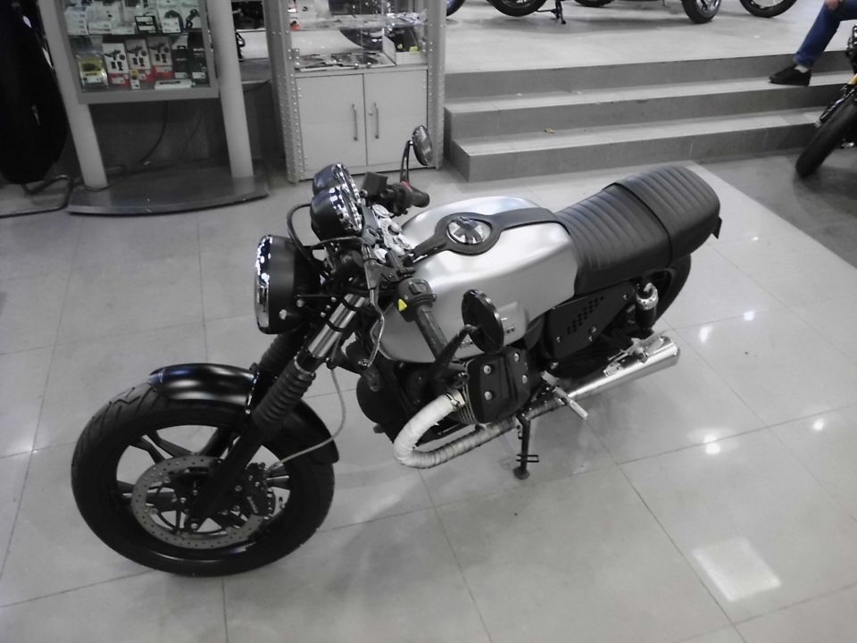 MOTO GUZZI V7 CAFE CLASSIC 4