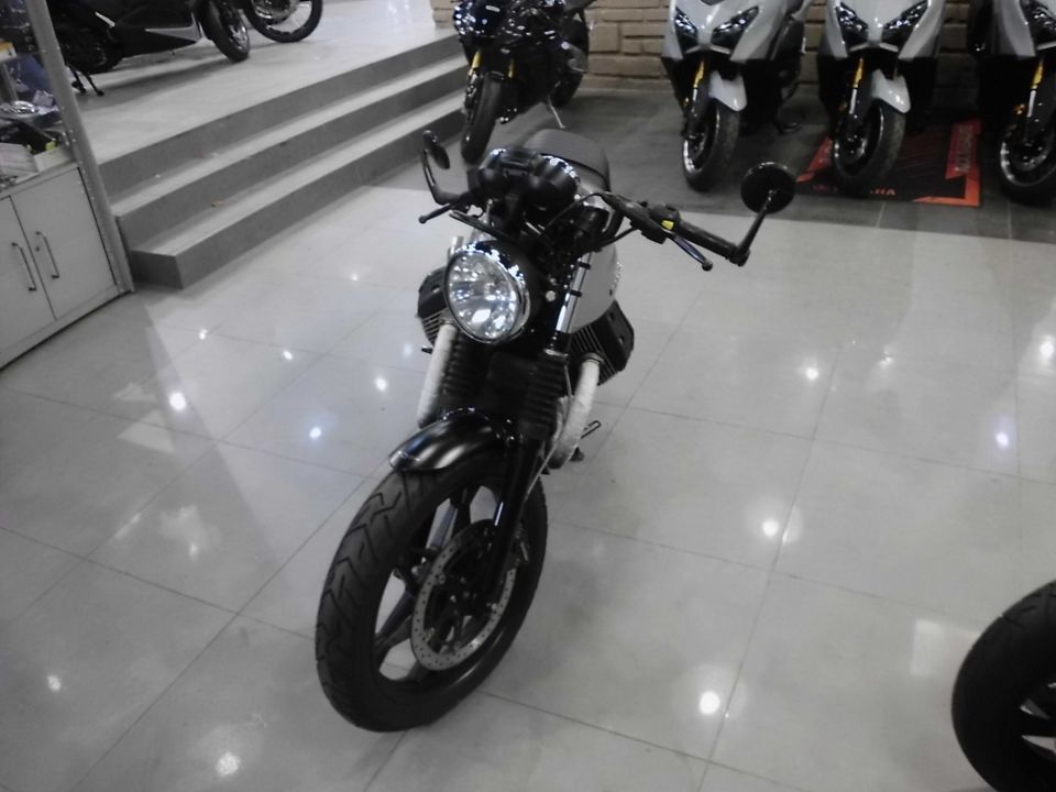 MOTO GUZZI V7 CAFE CLASSIC 4