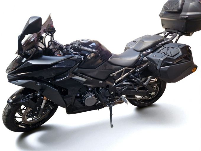 SUZUKI GSX-S 1000 GT 4