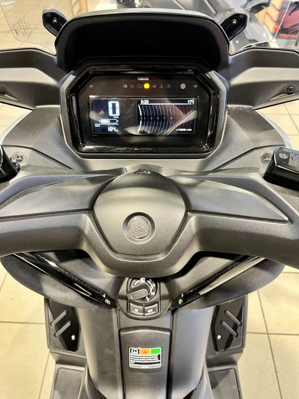 YAMAHA X-MAX 125 TECH MAX 4