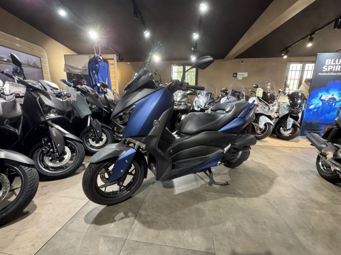 YAMAHA X-MAX 125 4